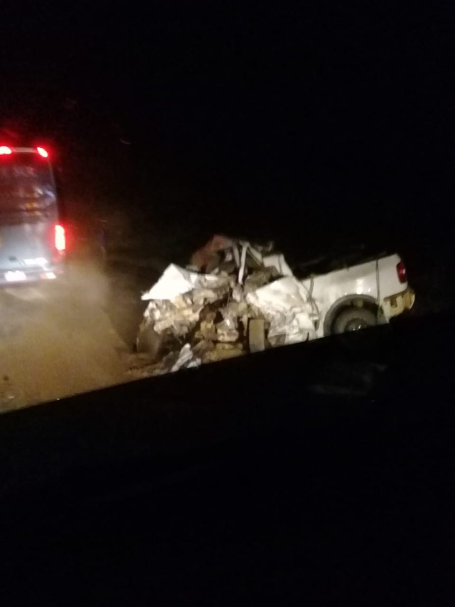 Lage: Grave acidente no Retão da morte na BR-101, segundo efuxiqueiros locais, dois mortos na saveiro placa de Brumado,