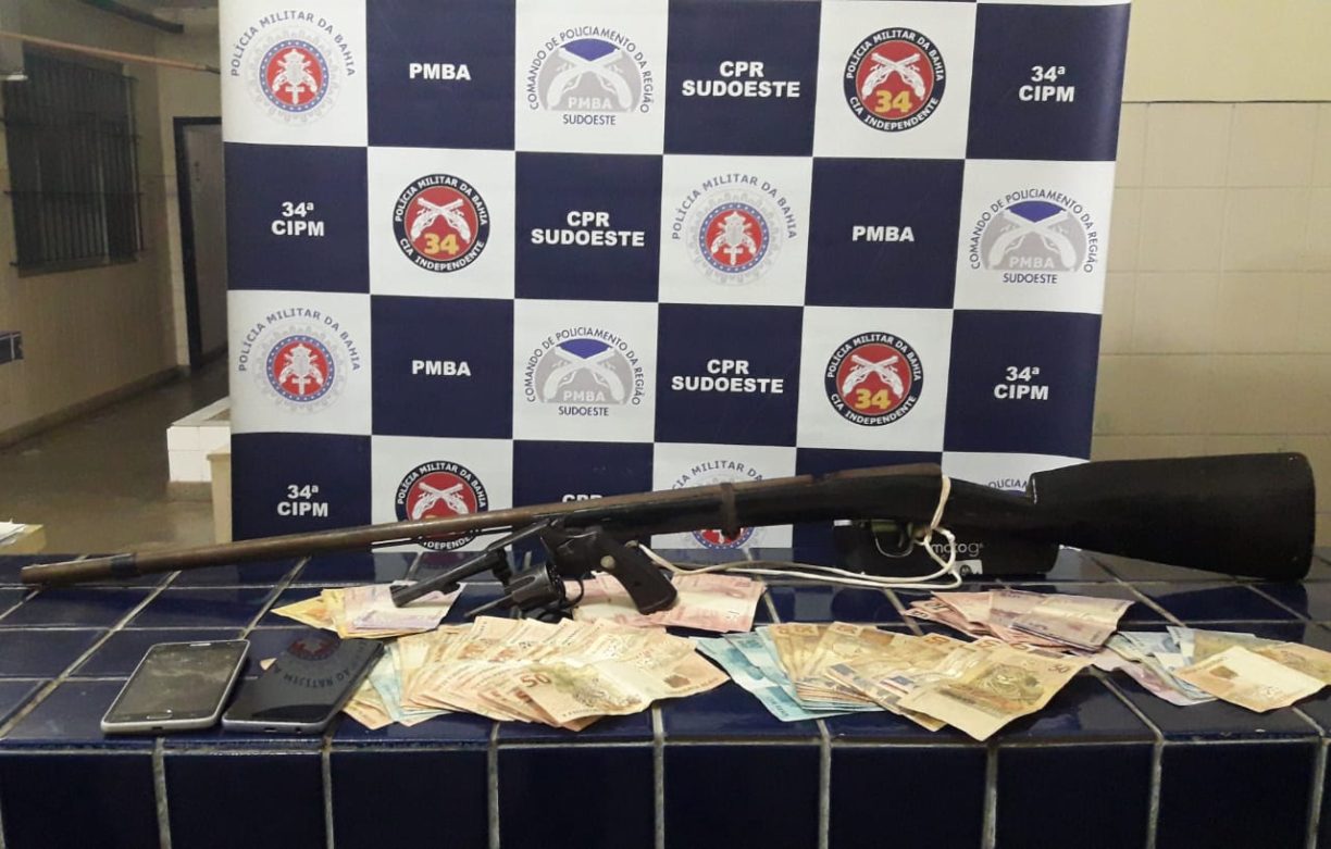 Jacaré vacilou!! Policia Militar prende três associados para o crime no povoado do Jacaré em Brumado.
