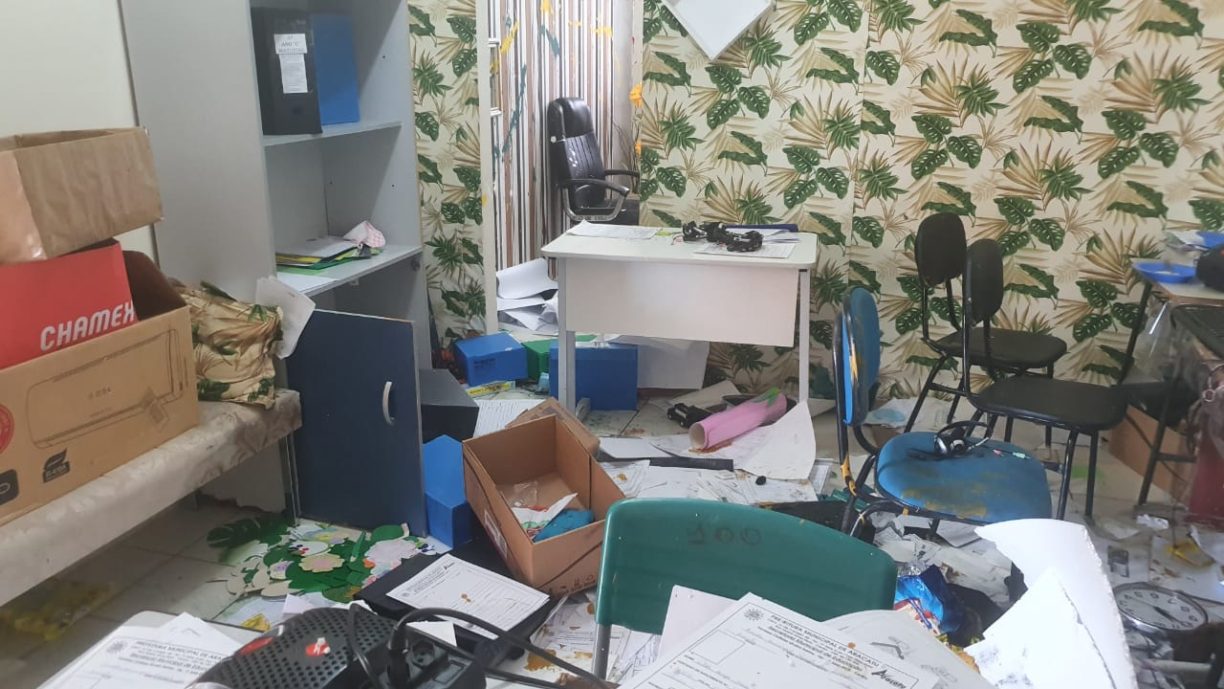 Aracatu: Vandalismo, “Gente Vocês não tem noção da situação que ficou o Rural.”