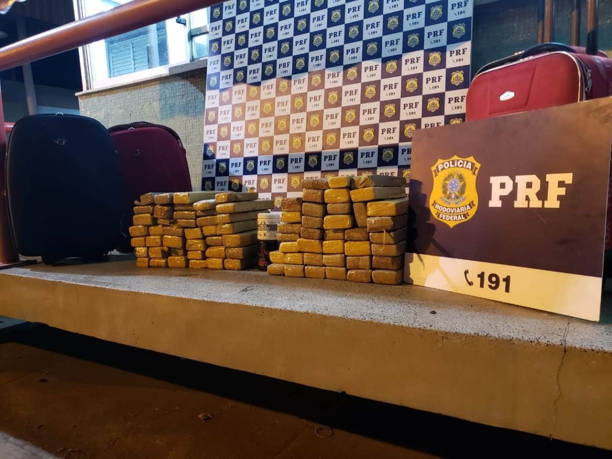 VCA: Polícia Rodoviária Federal apreende 130kg de “bagulho” em abordagem a ônibus.