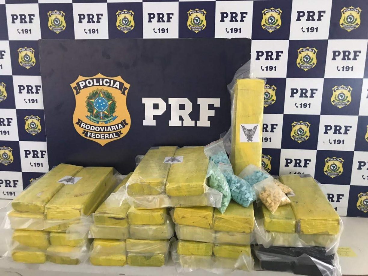 Brocada: PRF APREENDE 1500 COMPRIMIDOS DE ECSTASY E 20KG DE CHIBANBA EM UM ÔNIBUS NA BR-116, EM VITÓRIA DA CONQUISTA