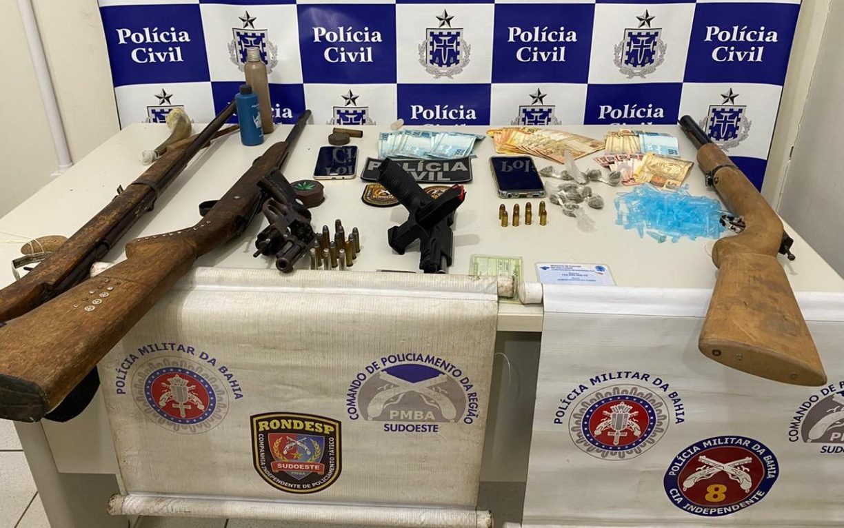 BOLSA FAMÍLIA CANCELADA: Mega operação termina com dois presos presos, uma Bolsa Família Cancelada e um lazarento de 64 anos no xilindró.