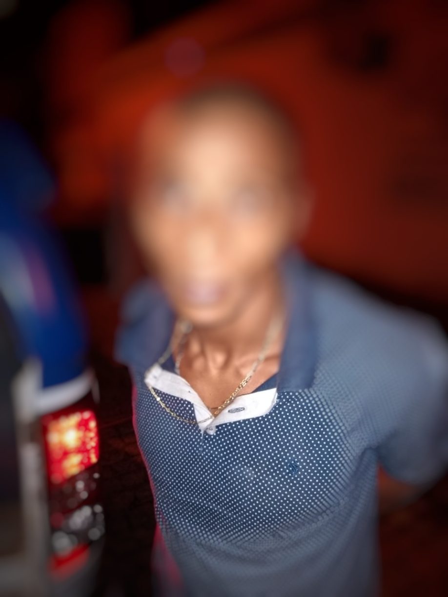 Brumado: Olha a Facaaaa! Polícia Militar captura cramunhão momentos depois de ter metido uma fita na Praça da Prefeitura.