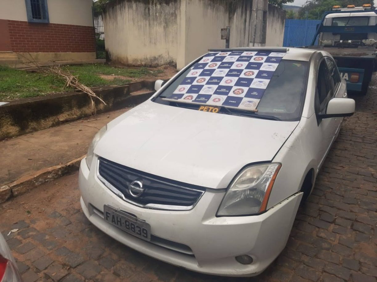 Brumado: Barriado! Com Restrição | “PETO recupera carro parcialmente incendiando na beira da BR.”