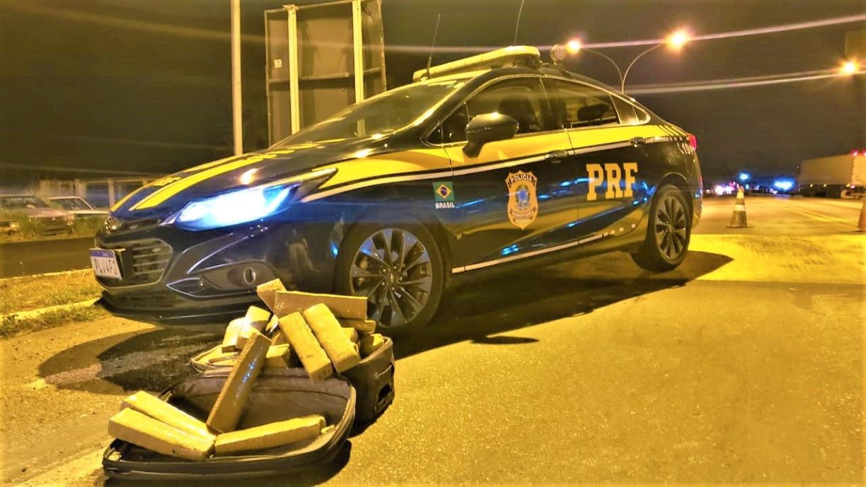 Brocada! PRF prende casal de sebosos que usava filhos menores para transportar drogas.