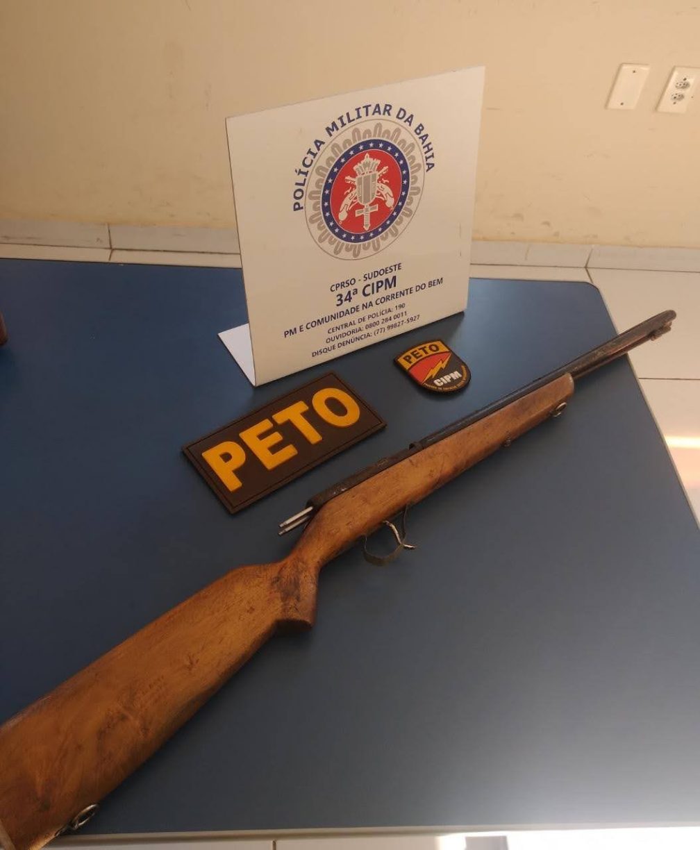 Brumado: Mulher entrega para Polícia arma usada pelo marido para lhe apertar a mente.