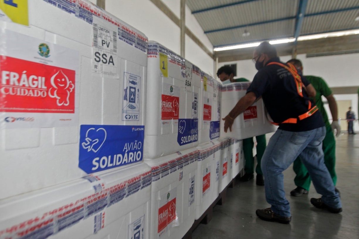 Rapidinha: Coisa boa! Bahia recebe mais 396 mil doses de vacinas, entre Sinovac e Astrazeneca