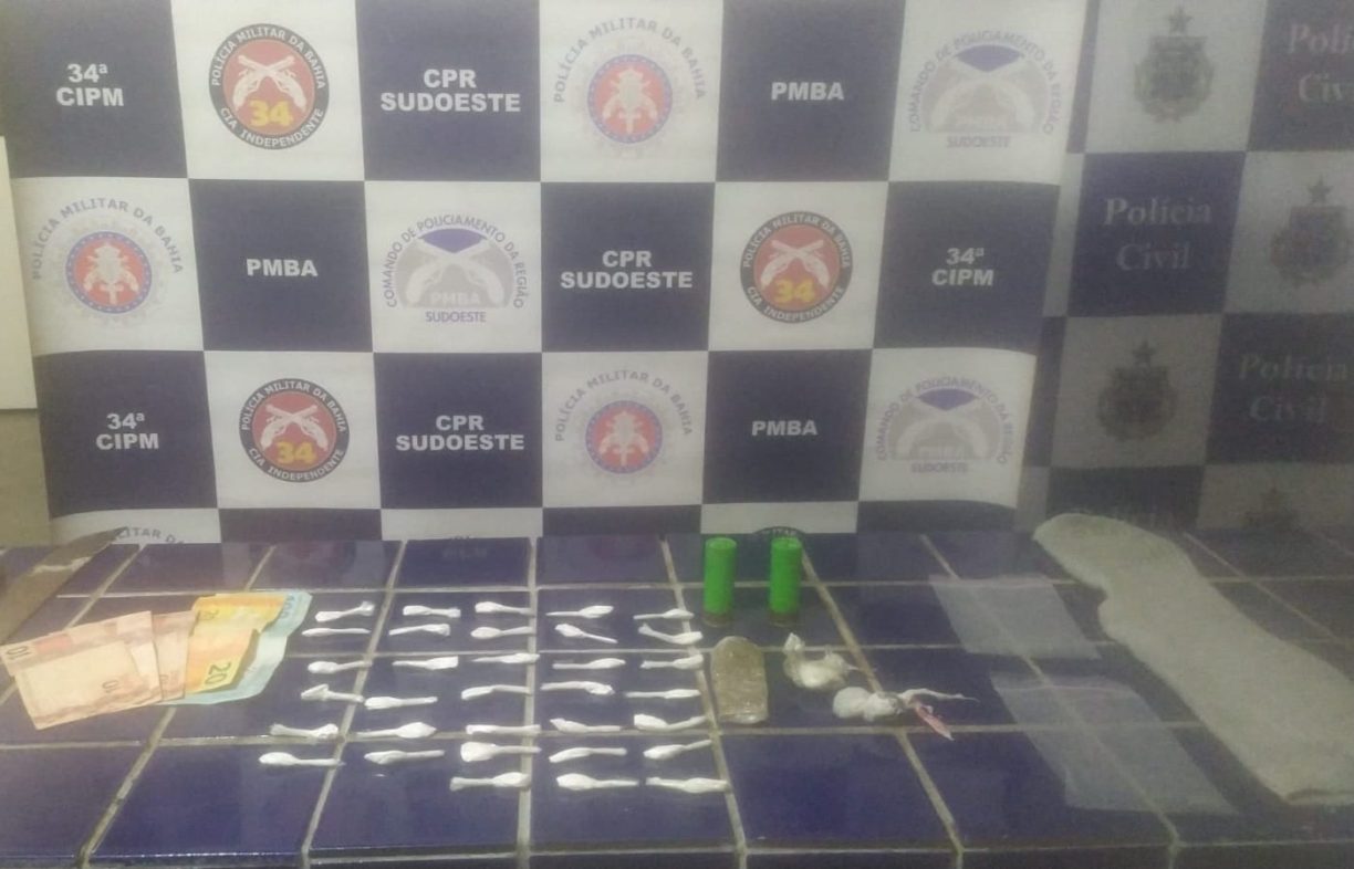Brumado: Após o Sinal deixe seu recado | Grupamento Carcará age rápido, apreende drogas e leva pombo sujo das antigas na Feira.