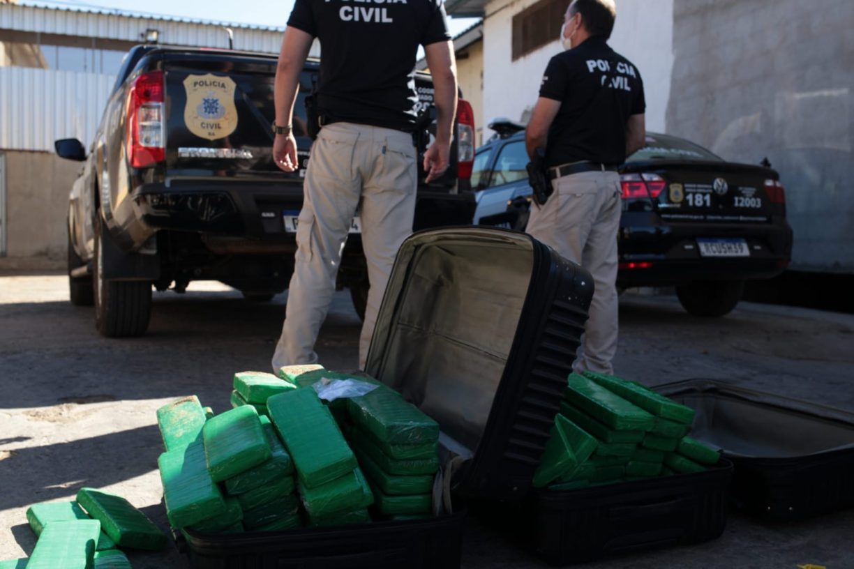 Ai o Maconheiro chora! Polícia Civil incinera drogas apreendidas pelo PETO na Rodoviária de Brumado.