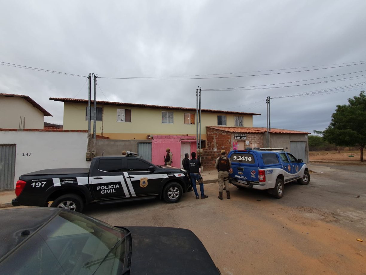 Brumado: De Galera Polícias Civil e Militar deflagram Operação Apópeira no Combate à crimes contra a vida, um foi capturado  dois estão no pinote.