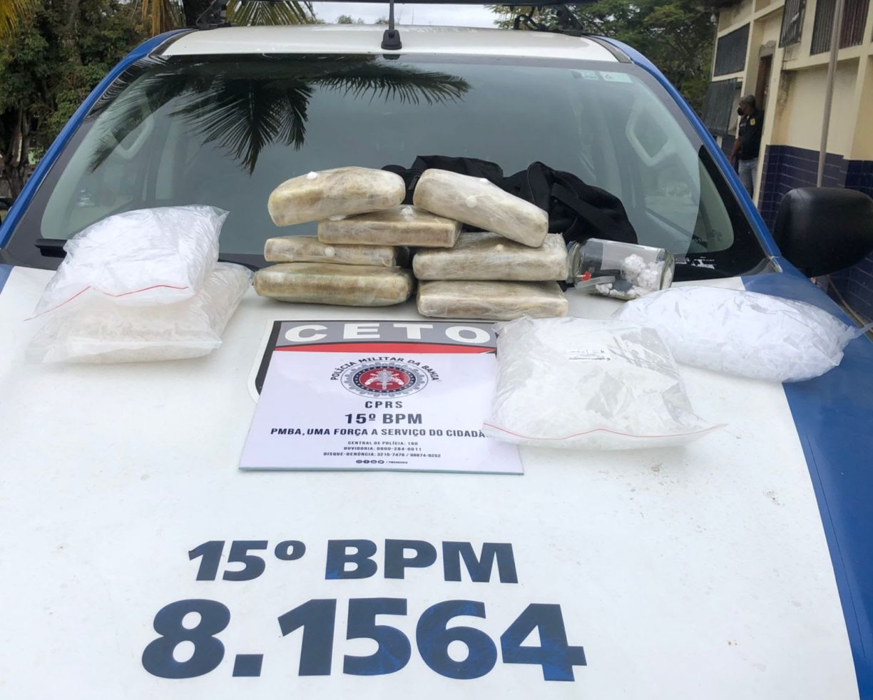 No pulo do gato! PM apreende drogas que estavam malocadas em casa que a PC tinha dado o bote em Itabuna.