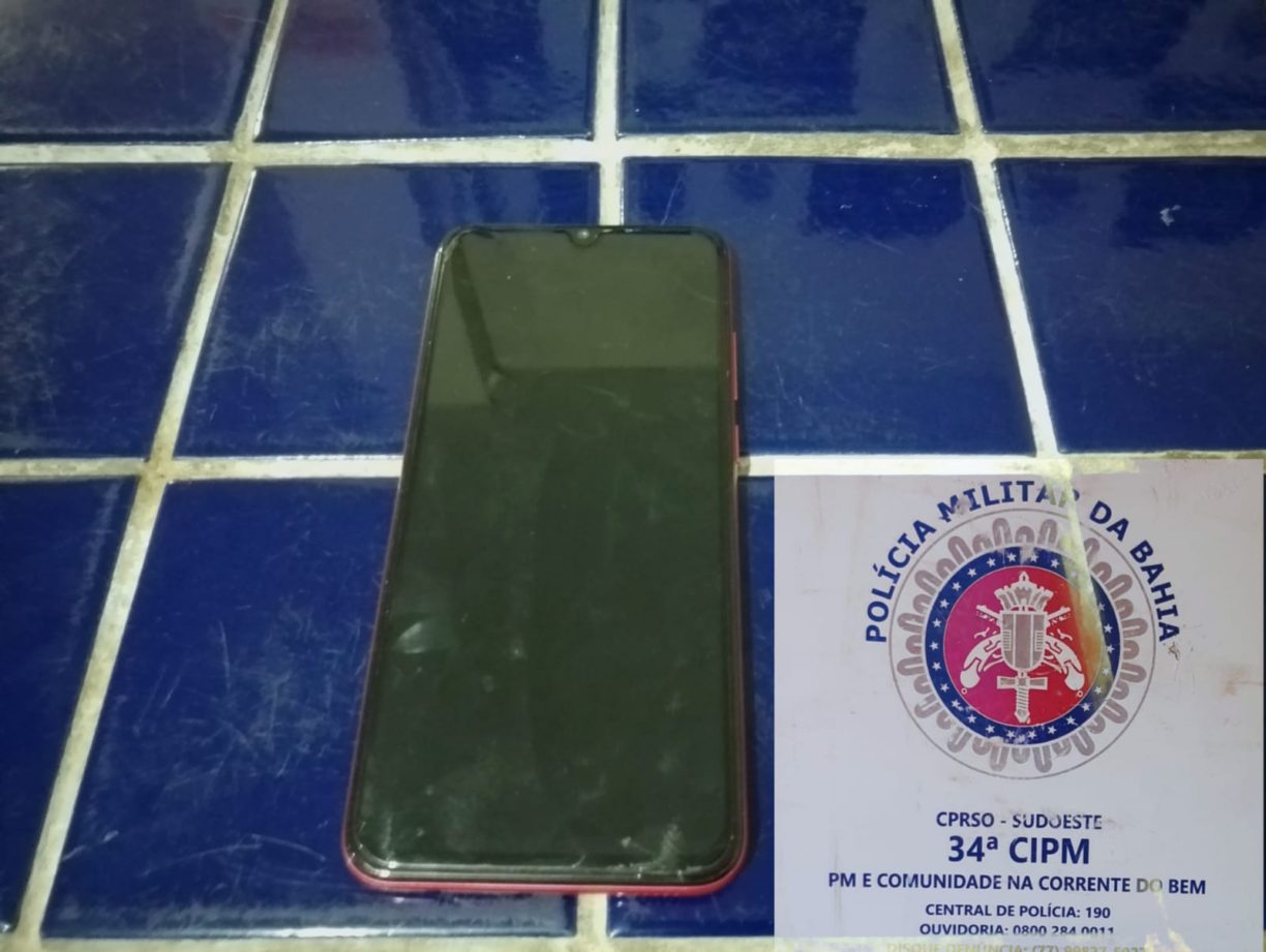 Brumado: Carcará prende no Malocão Pombo Sujo com celular roubado.