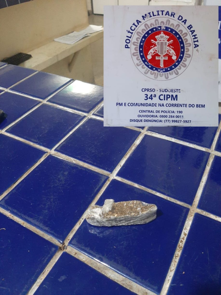 Brumado: PETO grampea dois cu de galinha por posse de drogas no Dr Juracy.