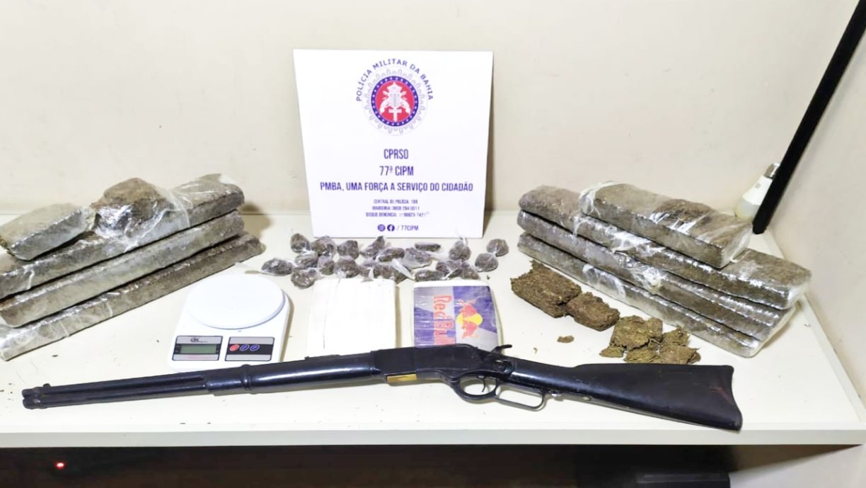 Cu de galinha deu o esquema | Polícia Militar estoura depósito do tráfico em Conquista.