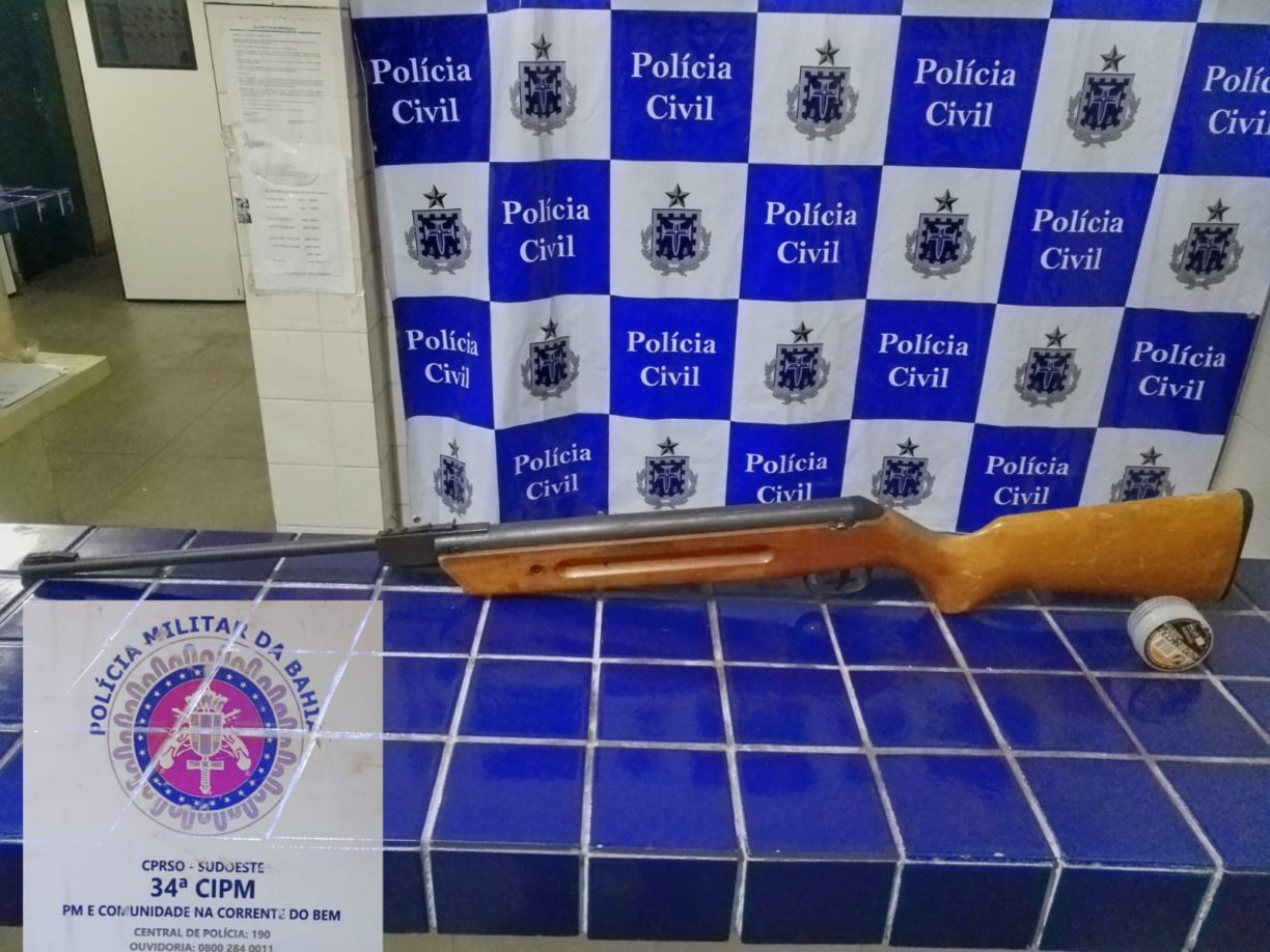 PETO apreende curumim portanto arma de pressão sem nota na Malhada Branca.