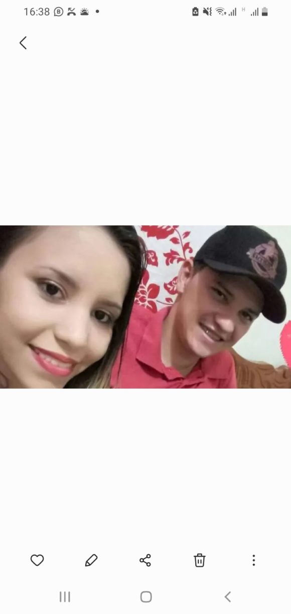 Lazarenta mata santo marido com 11 facadas enquanto ele dormia