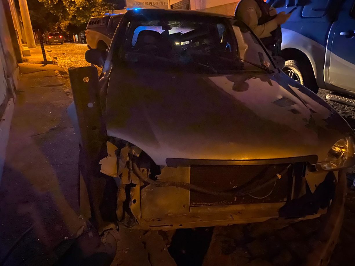 Brumado: Motorista perde controle do carro após tomar muqueta do lazarento Dé do São Félix.