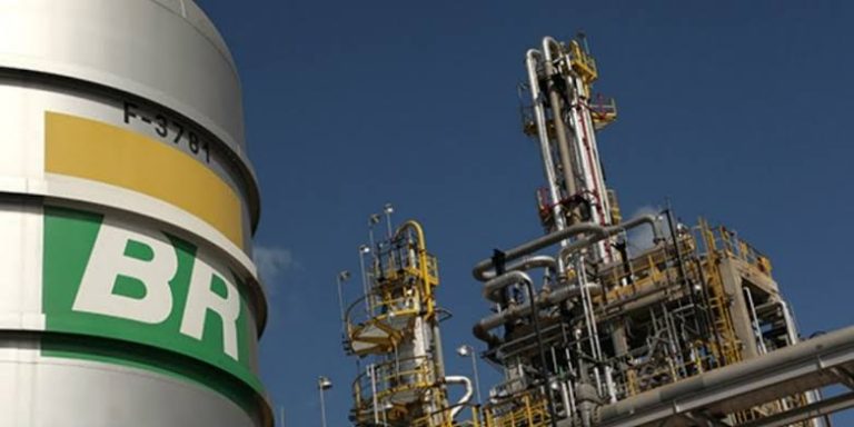 Petrobras reinicia processo de venda de três refinarias