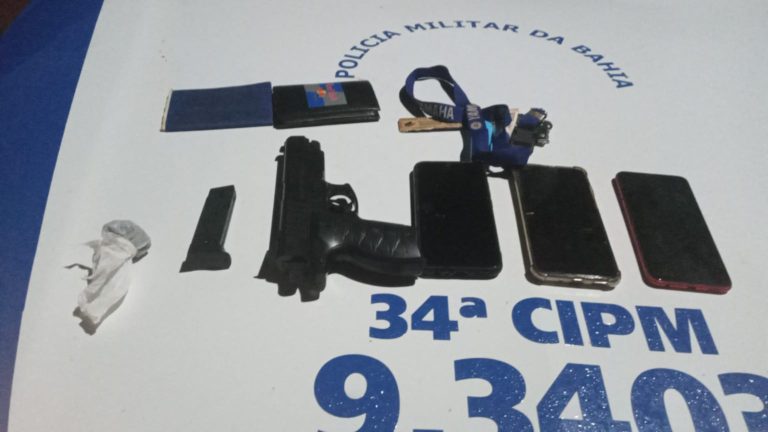 Militares da 34ªCIPM botam a mão em Cu de Chuchu portando droga e simulacro em Cascavel.