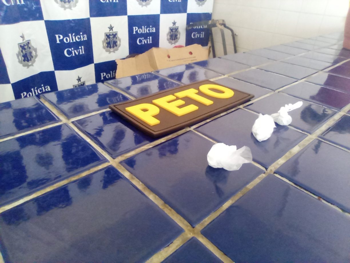 Brumado: “PETO Captura Dama do Pó com Drogas na Rua Dos Quartinhos.”