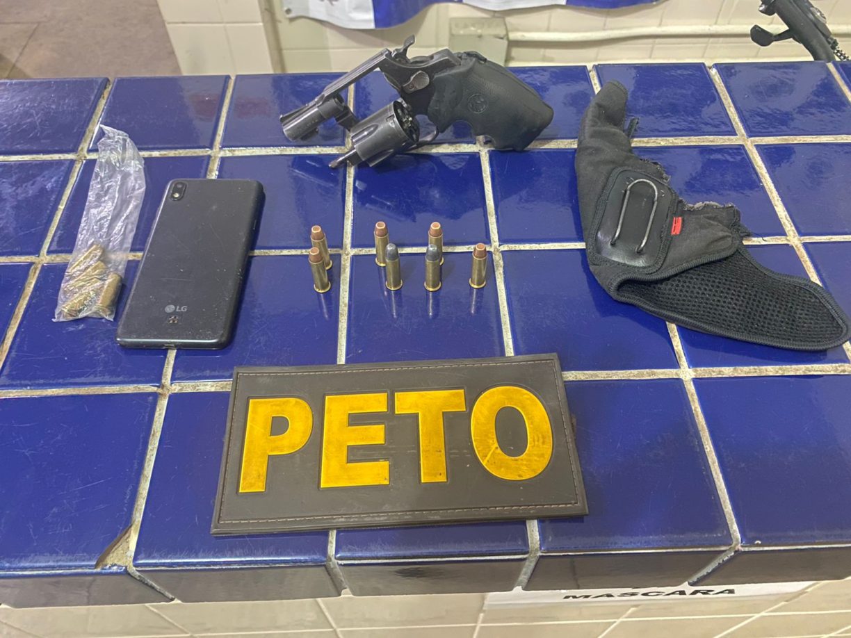 Em Brumado; PETO prende Cramunhão que “picou” quatro tiros no vizinho depois de picuinha nos Nove.