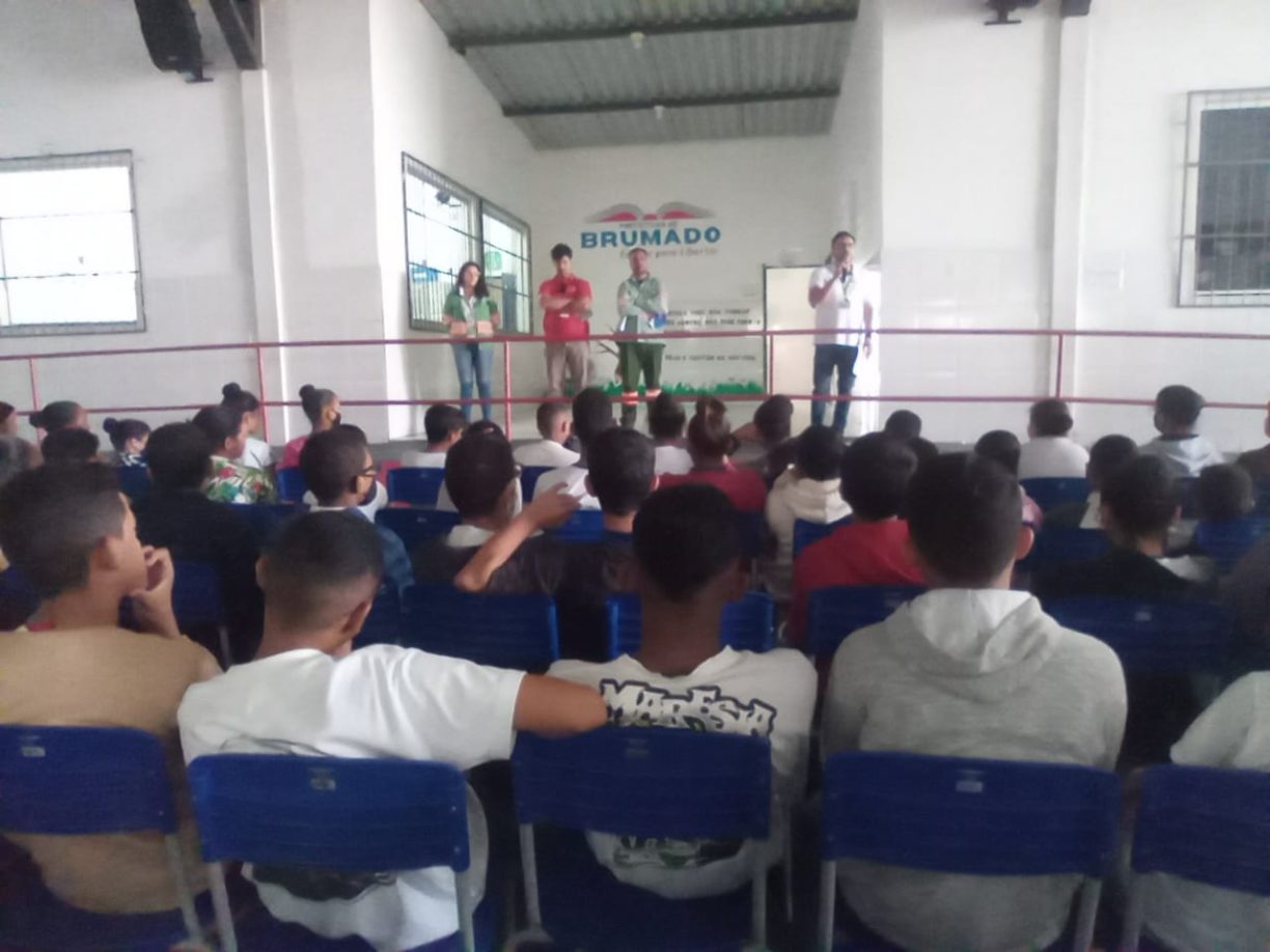 Fuxico Fofura: Em Brumado; Escola Militar Idalina Azevedo Lobo recebe palestra da Coelba.