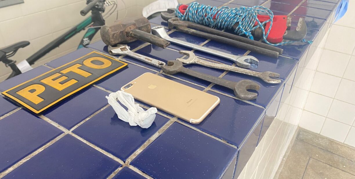Em Brumado, PETO apreende IPHONE e Maconha com Zoi Pombo Sujo.