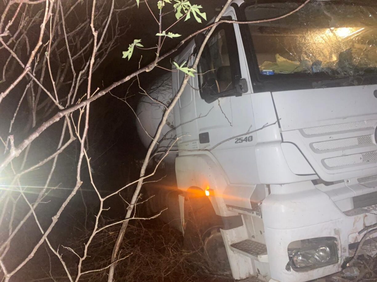 Brumado: “Quem quebra galho é macaco gordo!” PETO prende motorista bebum que deu baratino pra fazer ocorrência na Lagoa Funda.