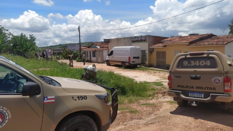 Barra da Estiva: Polícia encontra carro roubado, Veículo havia sido tomado em Pé de Serra no último dia 10.