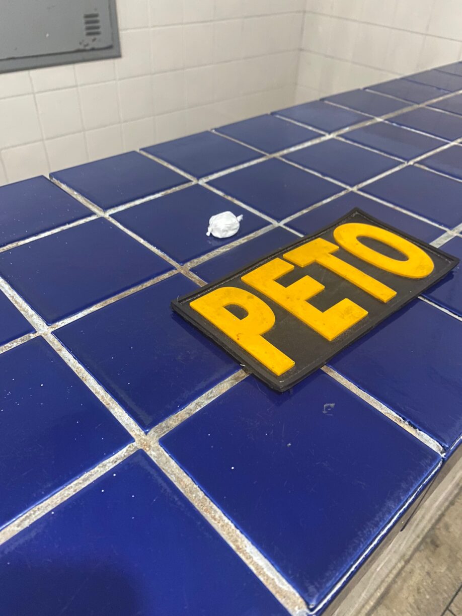 Em Brumado, PETO aborda Pombo Sujo com medidas cautelares portanto “500 conto” de pó.