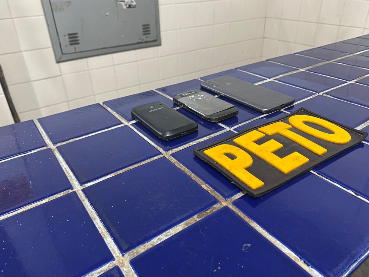 Em Brumado, PETO recupera celular furtado em menos de 30 minutos e prende “Cu de Cachorro” no bairro das Flores.