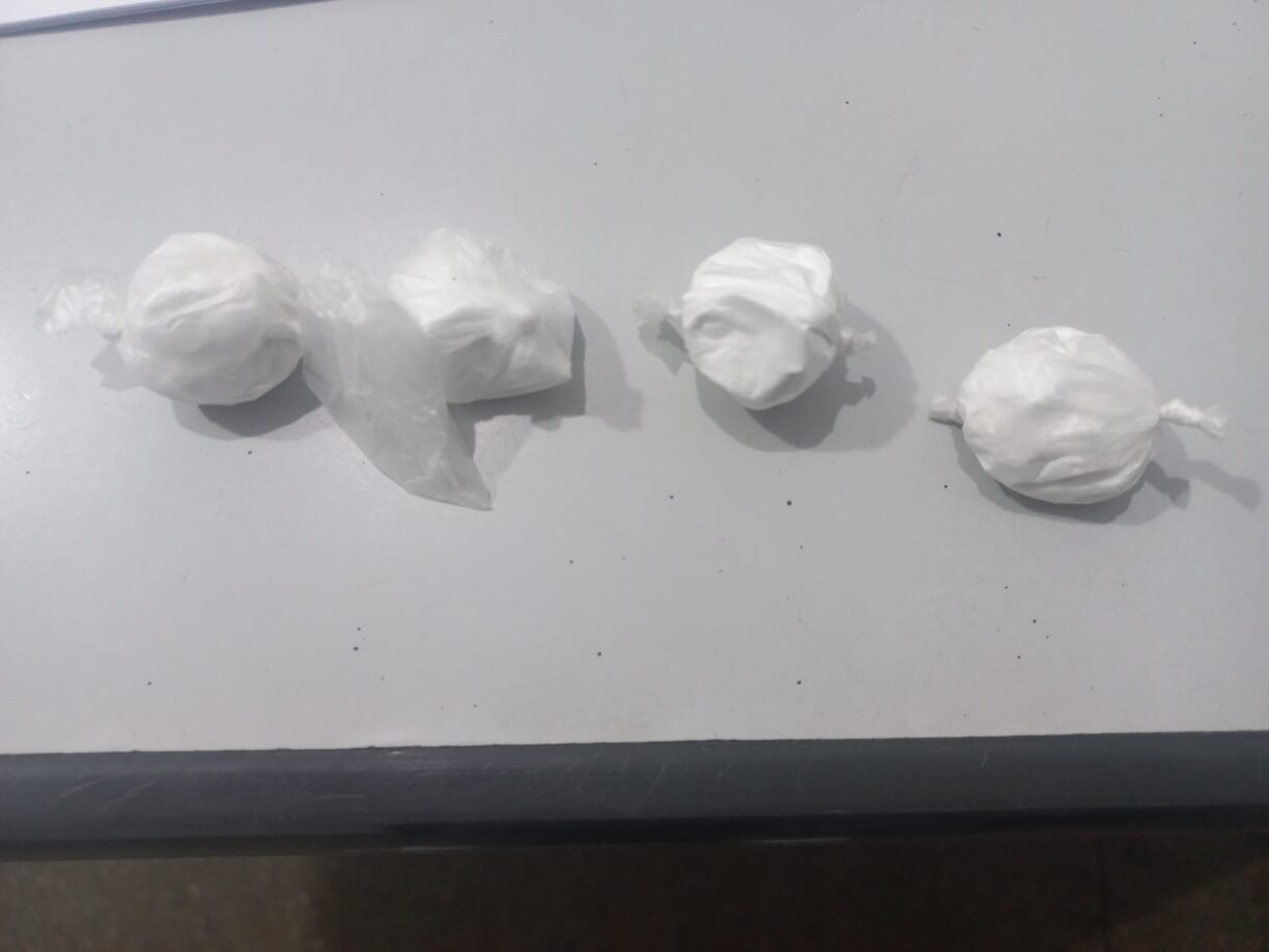 Operação Força Total: em Brumado, CAESG captura “Cumelento” com 20 gramas de cocaína após pinote na saída pra Livramento.
