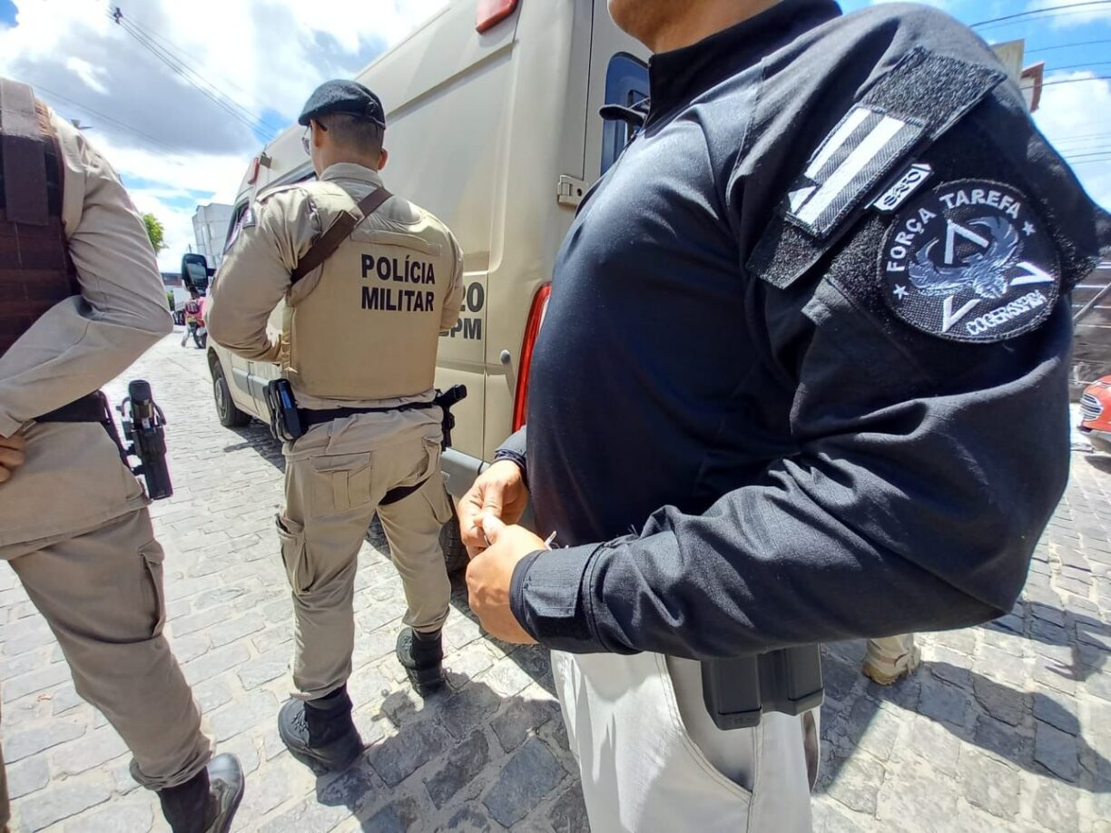 Sargento da reserva e outros seis Cramunhões são transferidos para o presídio.