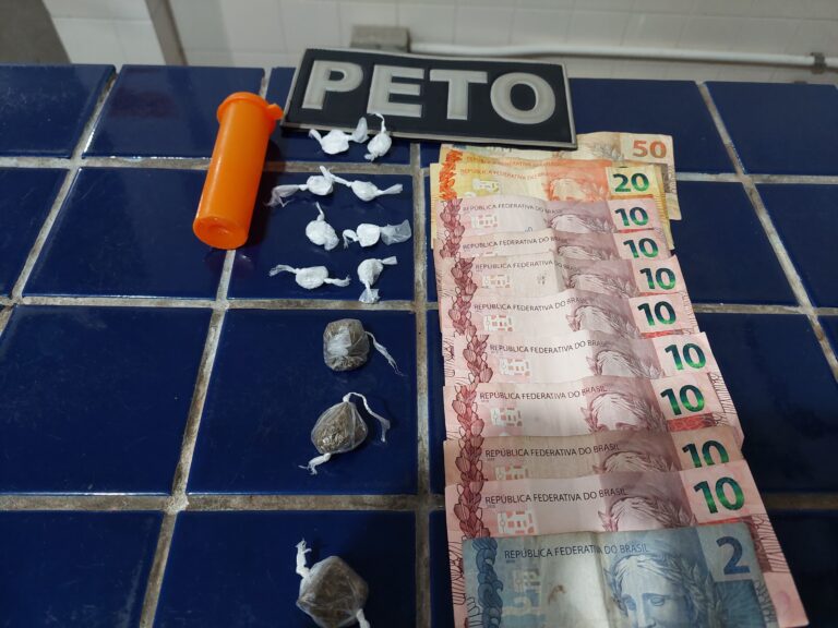 Em Brumado, Curumins são apreendidos e um Cu de Galinha é preso com drogas no Centro.