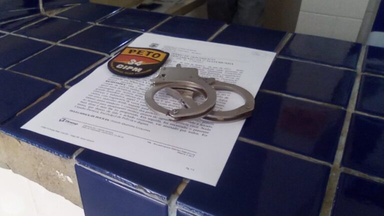 Brumado: PETO prende homem com mandado de prisão em aberto, no bairro Hospital.