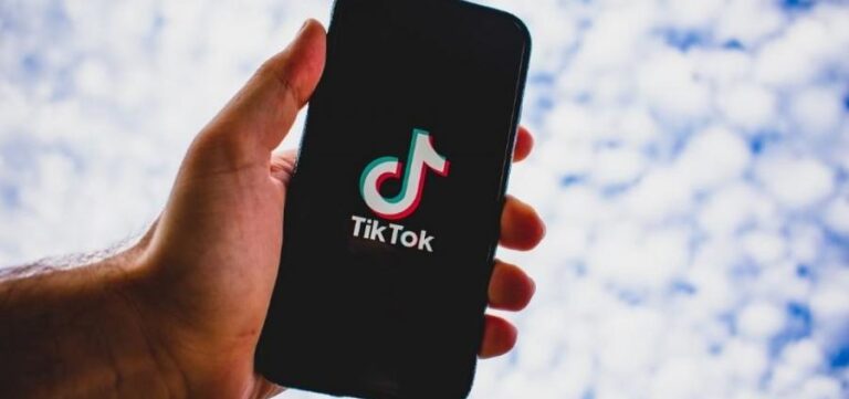 Os “patrão” vão ter que contratar Dublê agora! Loja é condenada a indenizar funcionária em R$ 12 mil após forçá-la a fazer vídeos para o TikTok