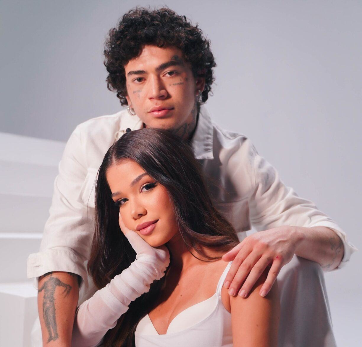 Sábado é dia de éfuxico musical: Tília e Whinderson Nunes lançam versão ao vivo do sucesso “Some”