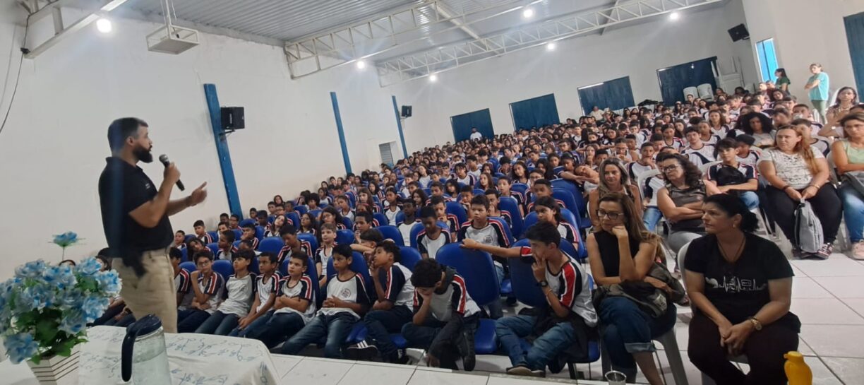 Brumado: Polícia Civil promove palestras nas escolas para combater o cyberbullying.