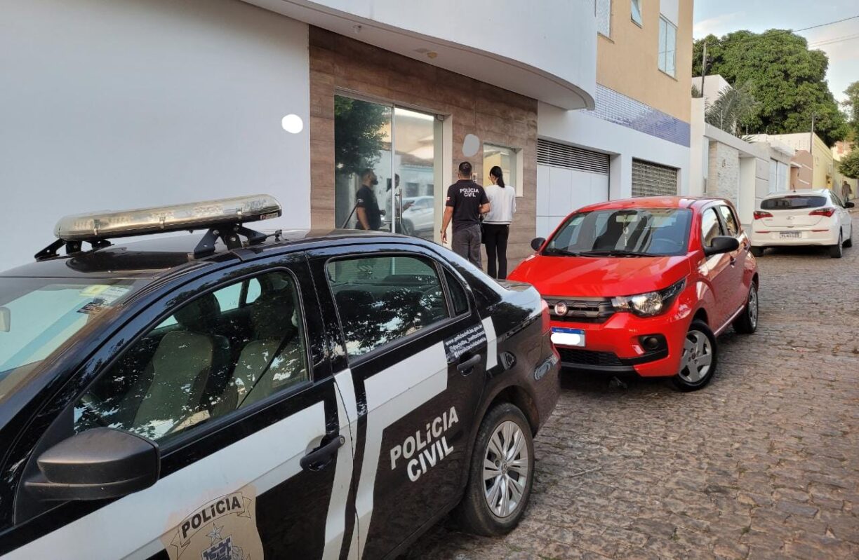 Brumado: Polícia Civil deflagra a Operação Pombo-Correio e faz busca e apreensão num endereço da advogada investigada.