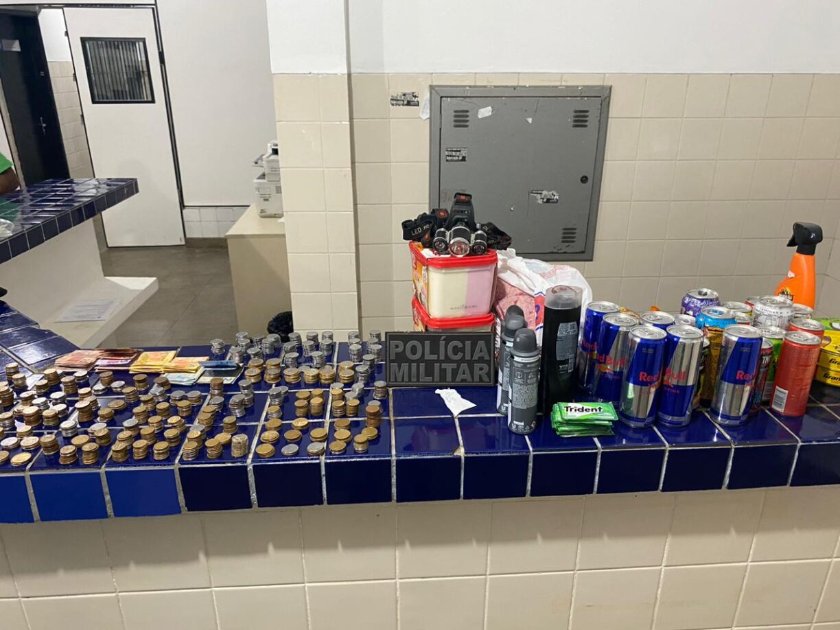 Brumado: PM captura Cu de Galinha furtando Supermercado durante a madrugada.