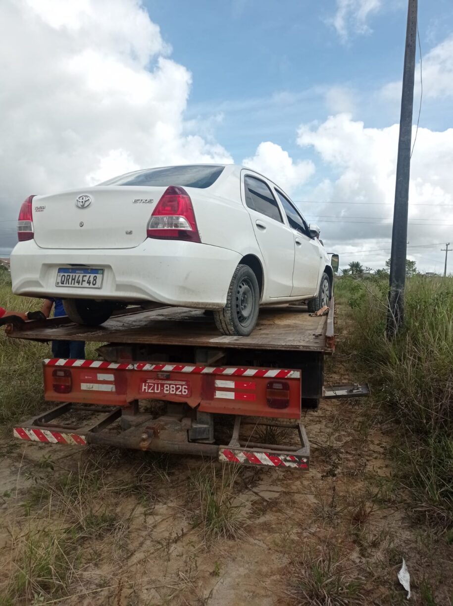 Brocada! Polícia recupera veículo roubado que estava sendo usado por marginais em fitas na região de Eunápolis