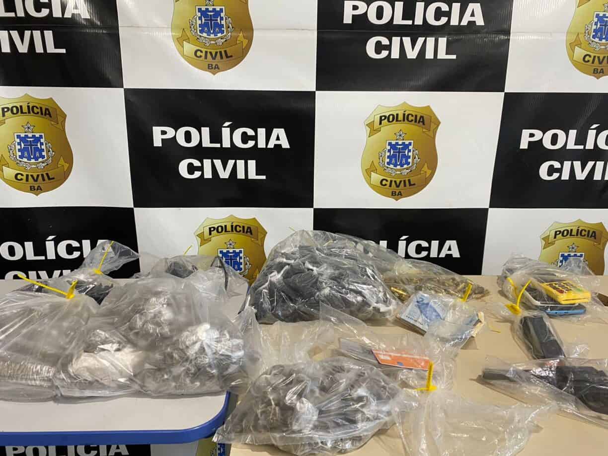 Porto Seguro: Polícia Civil localiza barraco ocupado por cramunhões especializados em furto de motos e apreende grande quantidade de drogas, arma e munições.