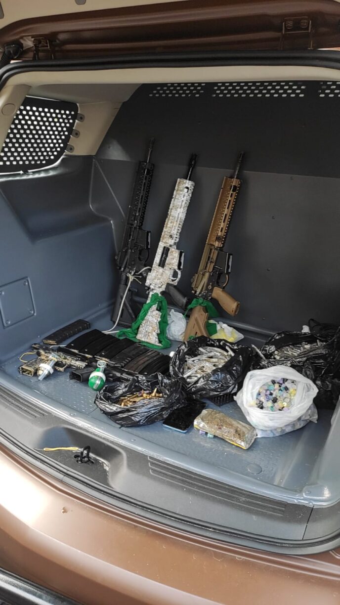Policia Militar cai pra cima do CV em Salvador, Seis Pombos Sujos mortos, armas e drogas apreendidas.