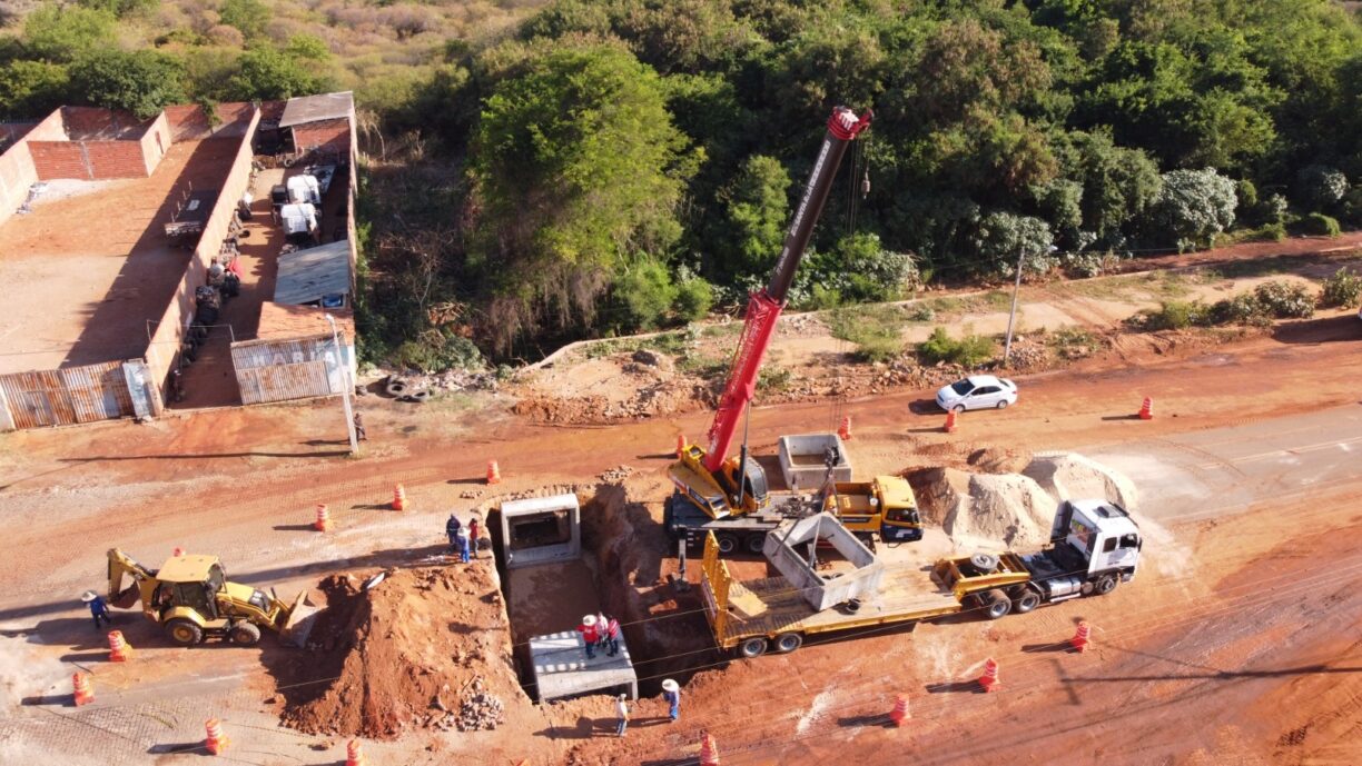 Coisa boa! Prefeitura realiza obra de macrodrenagem na Avenida Centenário, trecho da antiga BA-262.