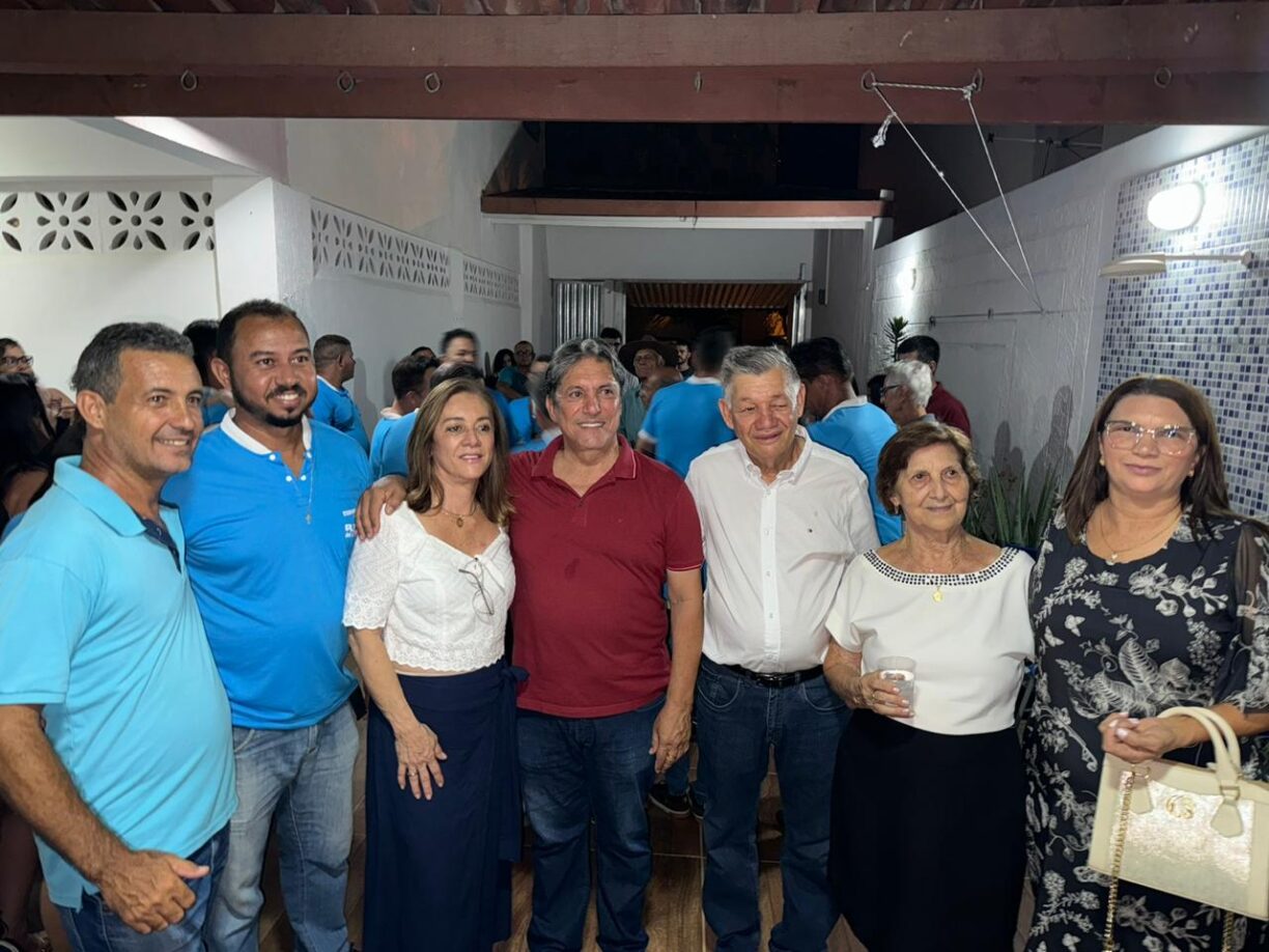 Brumadense da faz. Baixa da Baraúna João Bonfim e esposa recepcionam Terno de Reis em Brumado