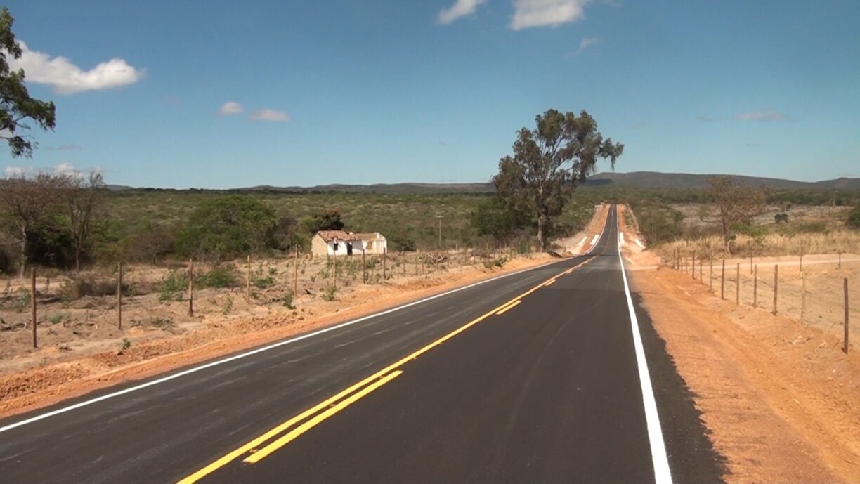Coisa boa! CONSTRUMENDES entrega 29km de pavimentação asfáltica para a Prefeitura de Piatã na Chapada Diamantina.