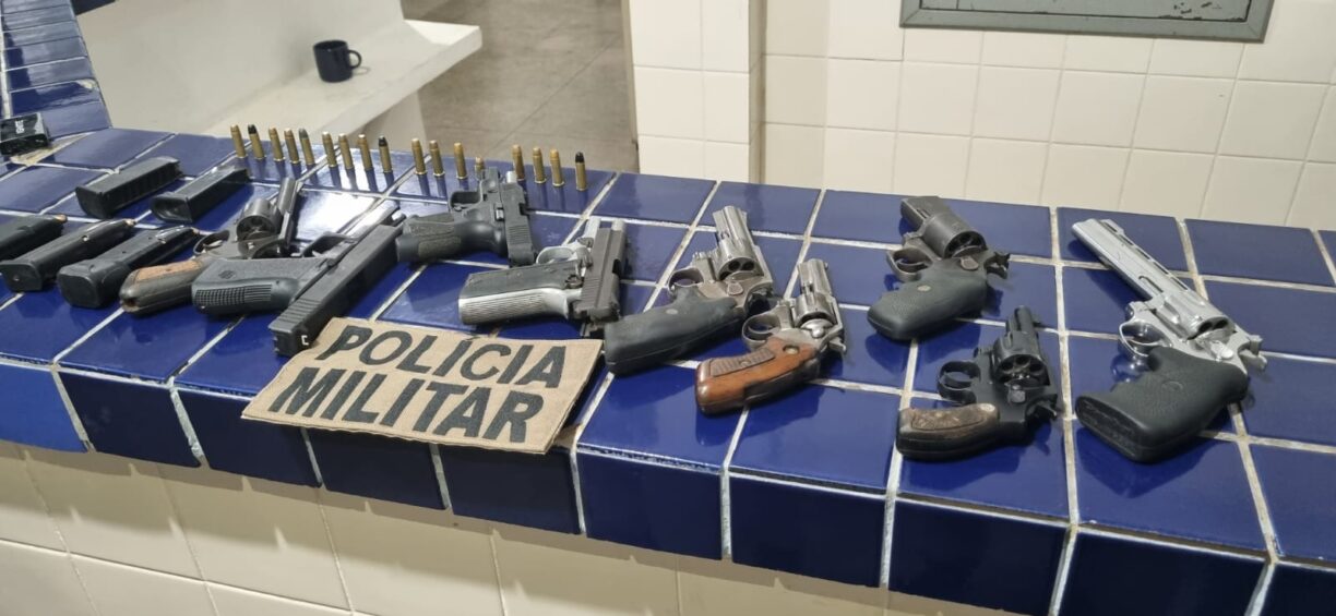 Secretário de Segurança e o Comandante Geral da PM parabenizam policiais após operação contra suspeitos de integrar “Bonde” Ligado ao tráfico de drogas em Brumado.