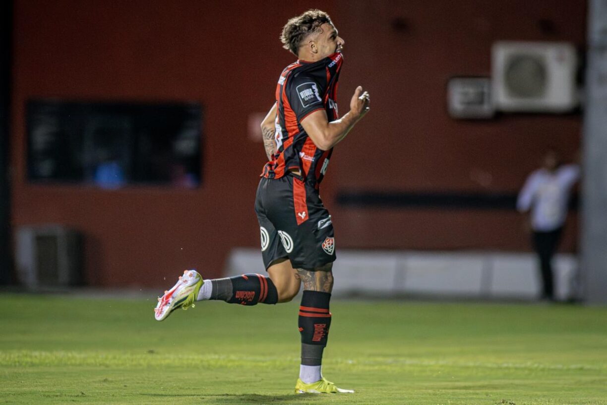 O estagiário tá feliz! Vitória domina Atlético de Alagoinhas e aplica 3×0 no Campeonato Baiano