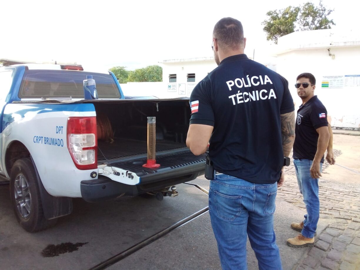 Em Brumado, Polícia faz perícia em Posto de Gasolina, após motorista denunciar que botou 50 conto e ponteiro não subiu.