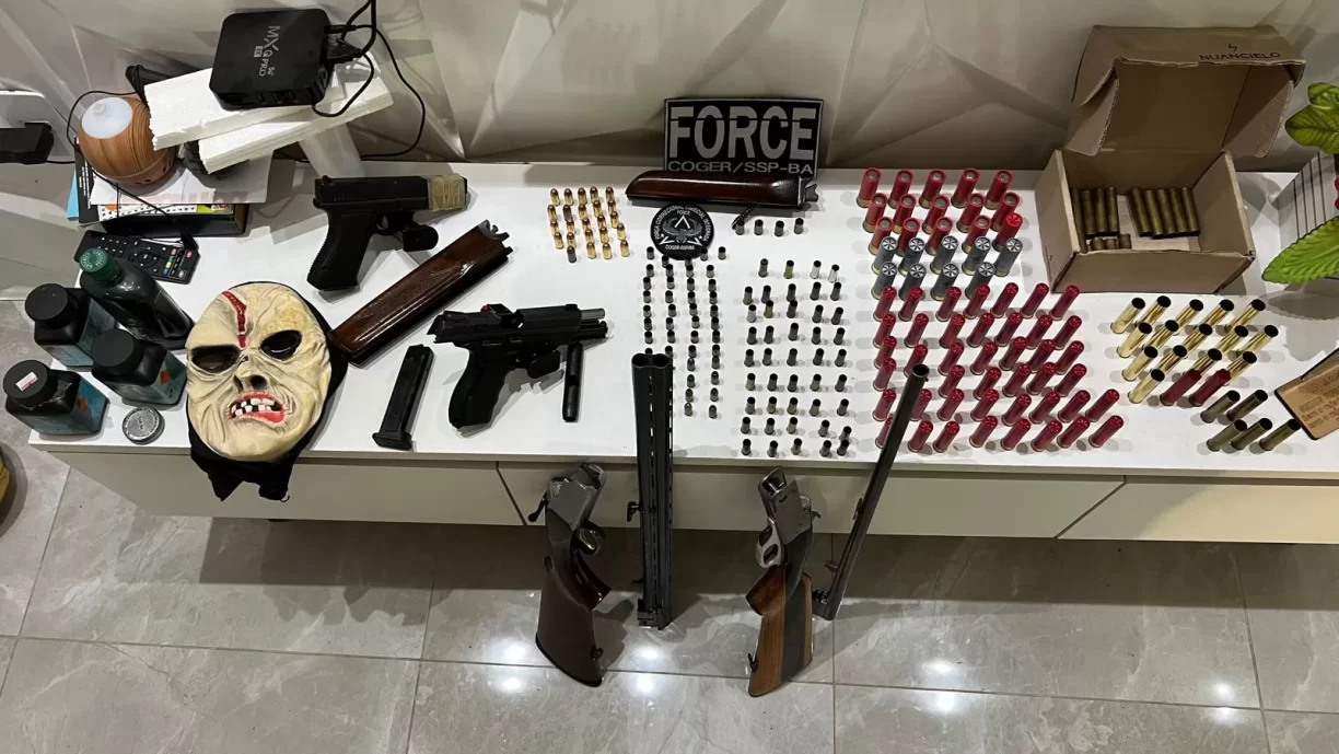 Taca! Três policiais são presos investigados por participação em grupo de extermínio